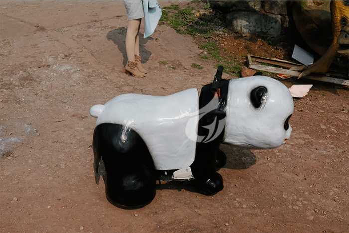 卡通熊猫电动车